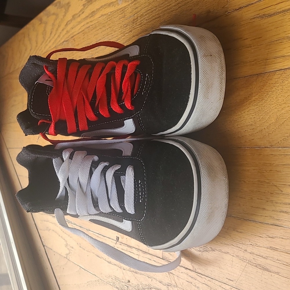 Vans hi-top men's size 8 athletic shoe gymshoe